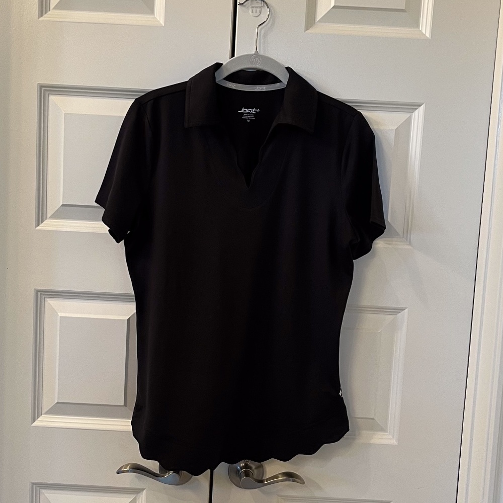 JOFIT SCALLOPED HEM GOLF TOP  SZ MED